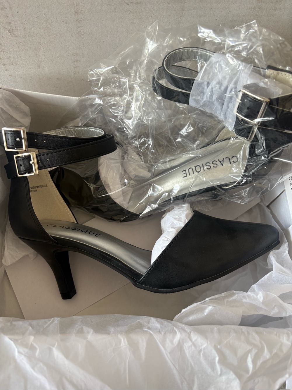 Classique Black Double-Ankle Strap Mid Heel Pumps